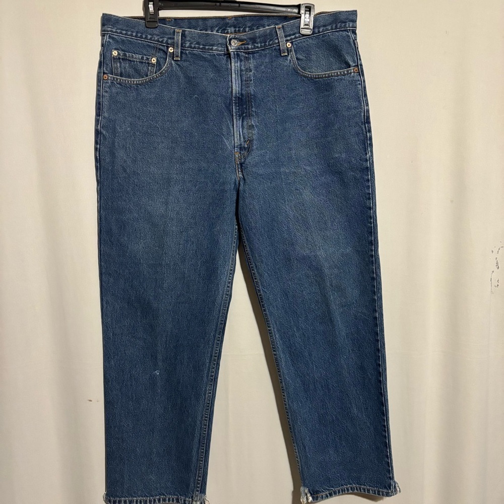 Levis 550 42x30 Relaxed Fit Men's Denim Jeans Y2K frayed ripped bottom edges